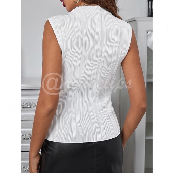 Textured White Sleeveless Fitted Shirt Top Mock Neck - Picture 4 of 6